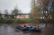 Naomhga ar abhann na Laoi